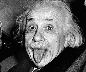 Кому показывает язык Эйнштейн?